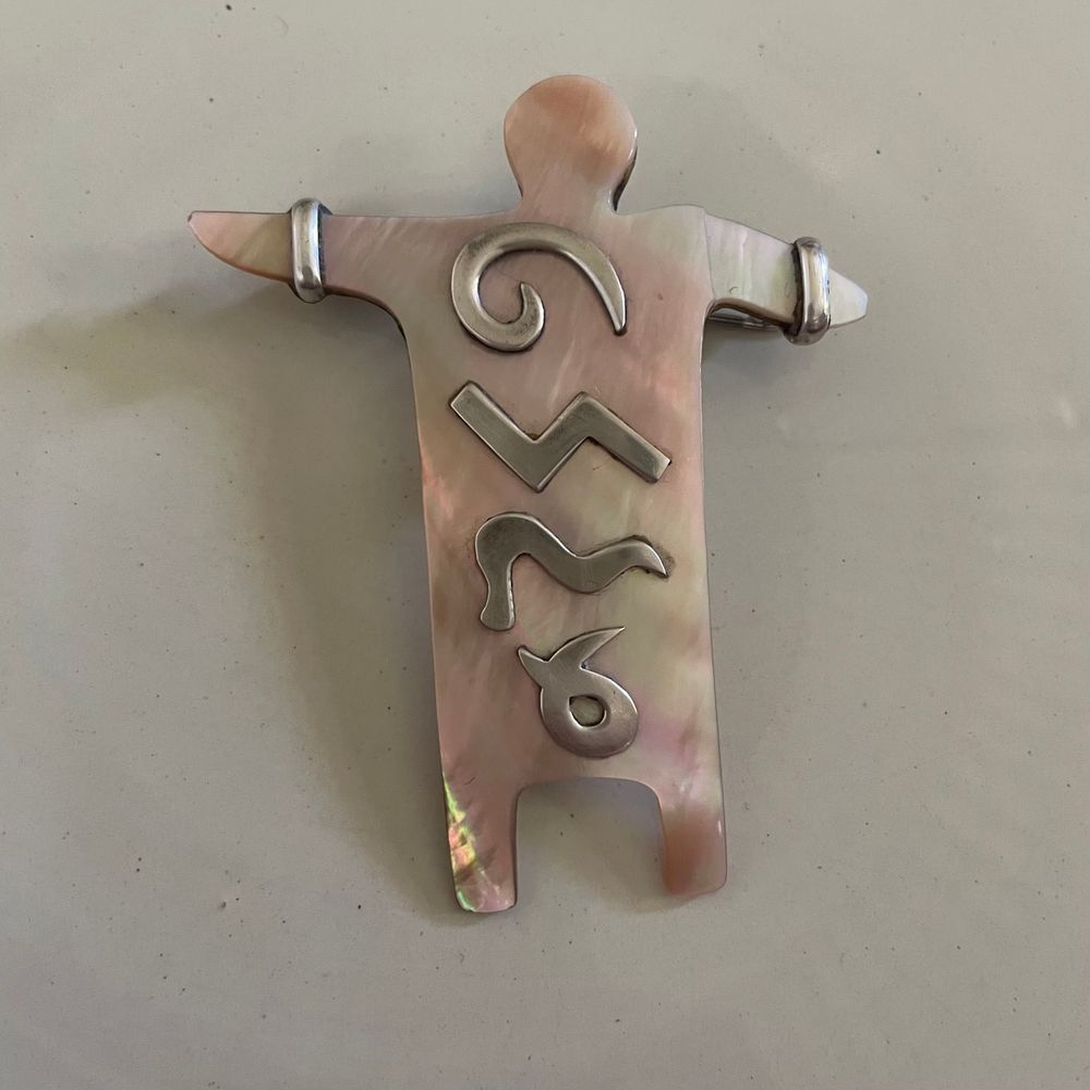 ZEALANDIA Sterling Silver tribal man Bali Pin Pendant Mother-of-Pearl abalone‎